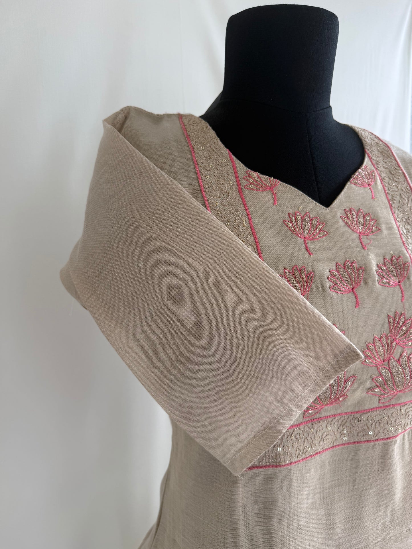 KASAVU LOTUS KURTI-6009