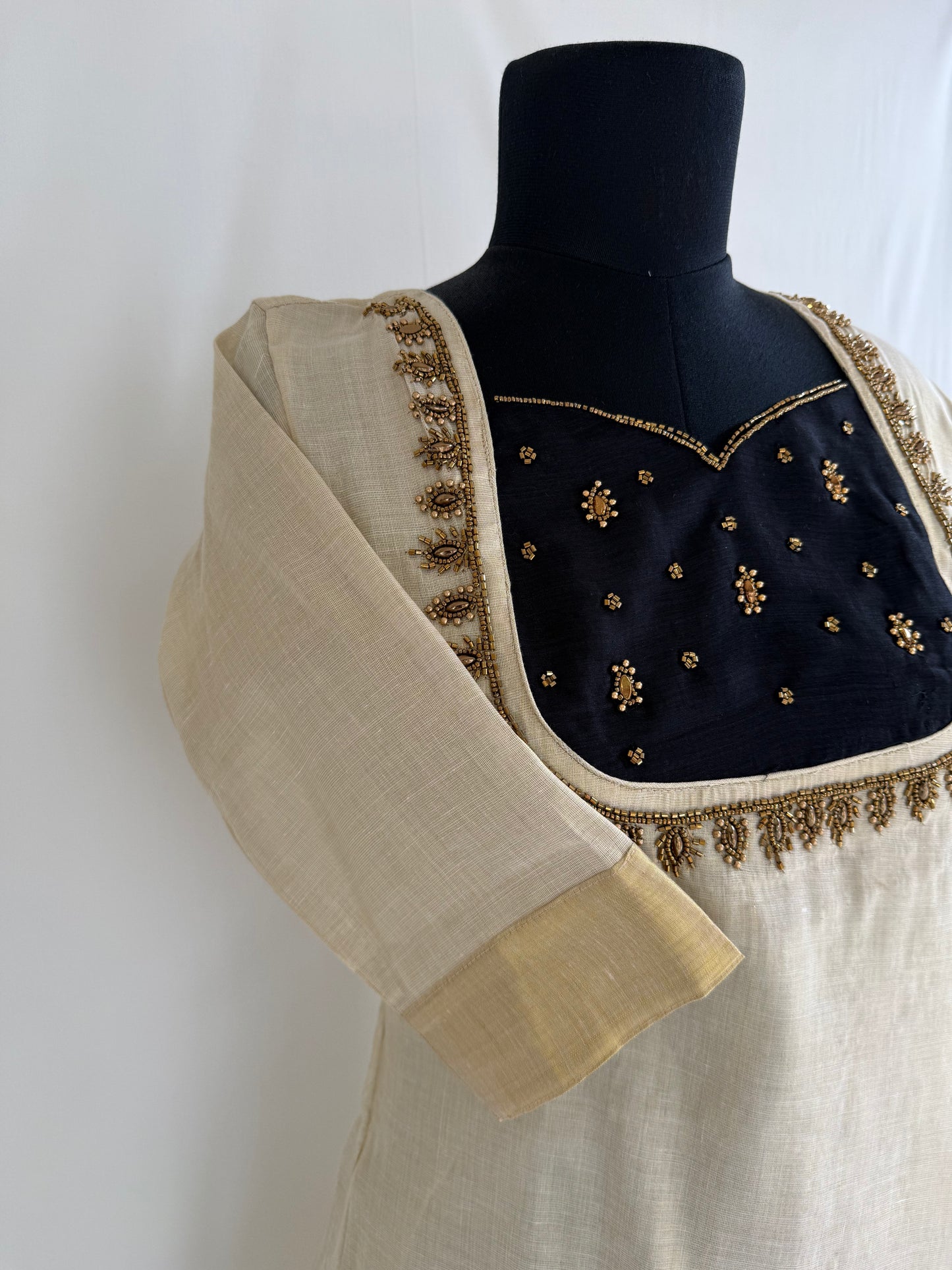 KASAVU PATCH YOKE KURTI-6008